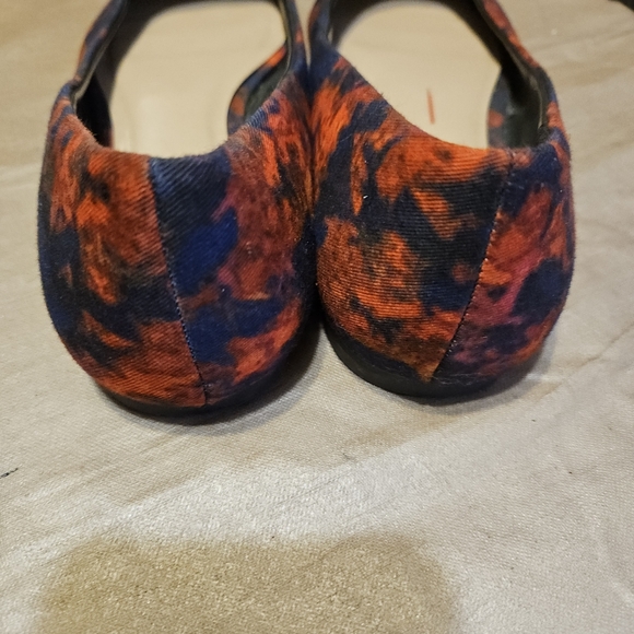 Call it Spring red & blue paint splatter heavy fabric flats, women's size 8 - Picture 2 of 6